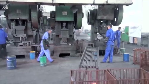 工厂实拍小型零件锻造 矿山与建筑设备零部件的高效制造